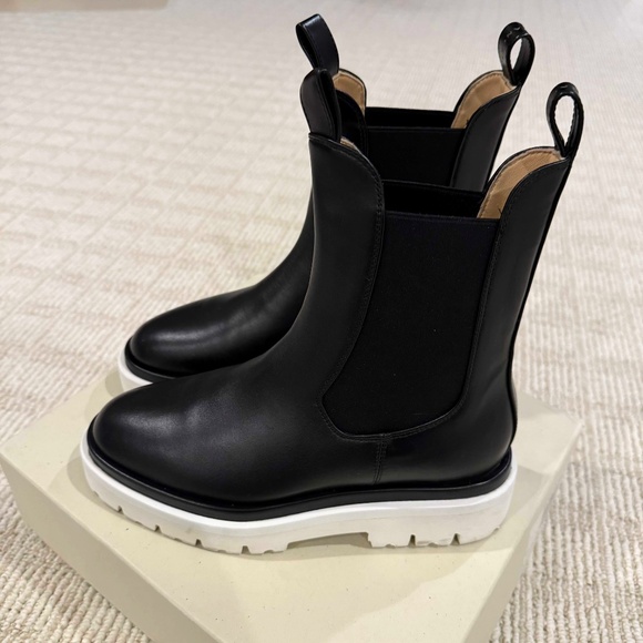 DEAR FRANCES TONY LEATHER CHELSEA BOOTS BLACK AND WHITE 38 ( 37.5/ 7.5 US) - Picture 3 of 10
